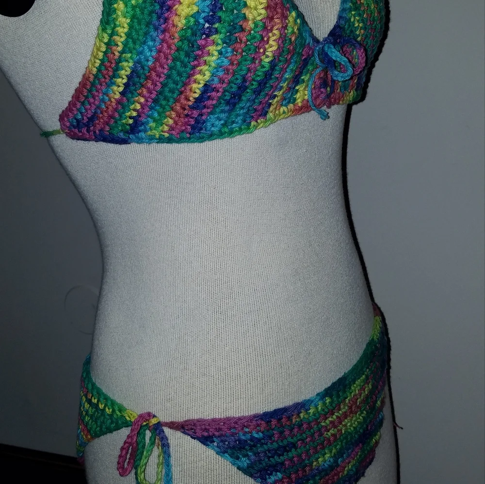 Crochet bikini - Picture 2 of 9